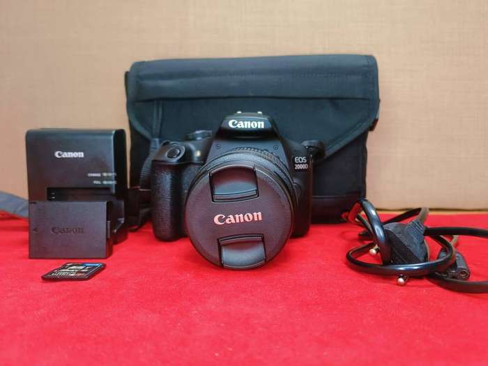 Canon EOS 2000D DSLR Camera Kit - Excellent Condition!
