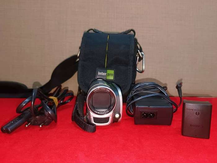 Canon Legria FS306 Camcorder Kit