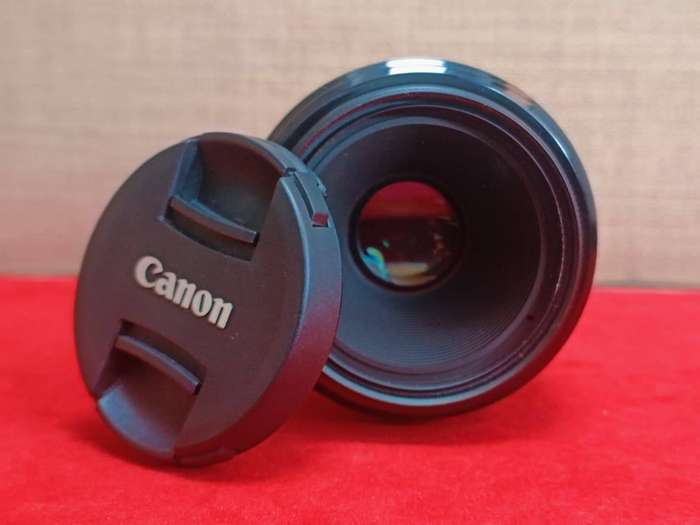 Canon EF 50mm f/2.5 Compact Macro Lens