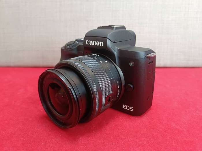 Canon EOS M50 Camera Kit
