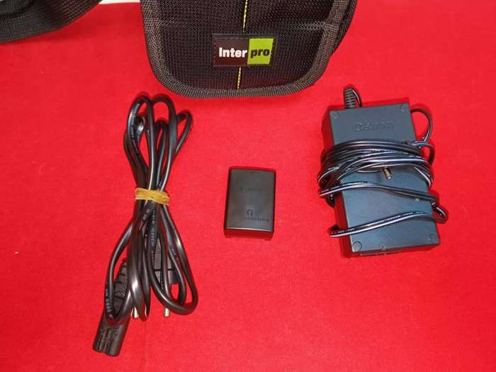 Canon Legria FS306 Camcorder Kit