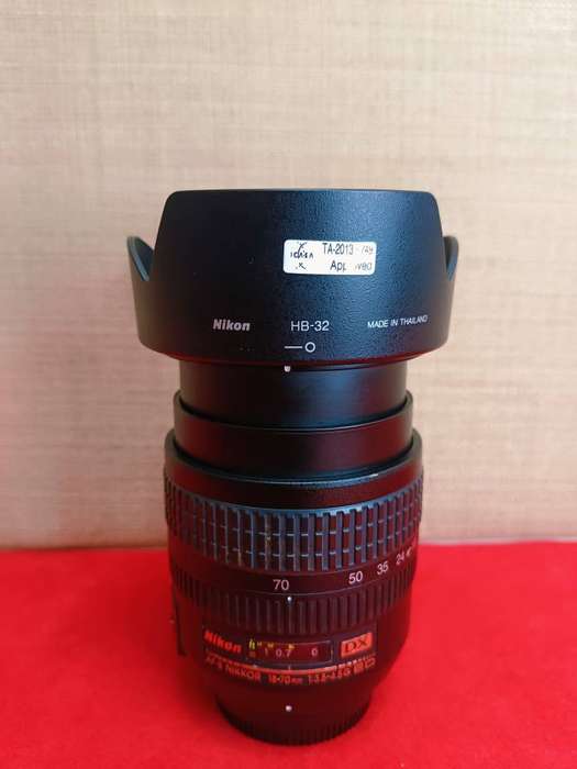 Nikon AF-S DX NIKKOR 18-70mm f/3.5-4.5G IF-ED Lens
