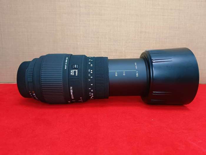 Sigma 70-300mm f/4-5.6 DG Macro Lens for Nikon F-Mount
