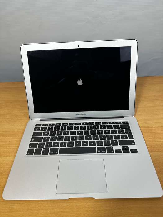 Apple MacBook Air 2017 Core i5 128GB SSD  8GB Ram 13 Display excellent condition