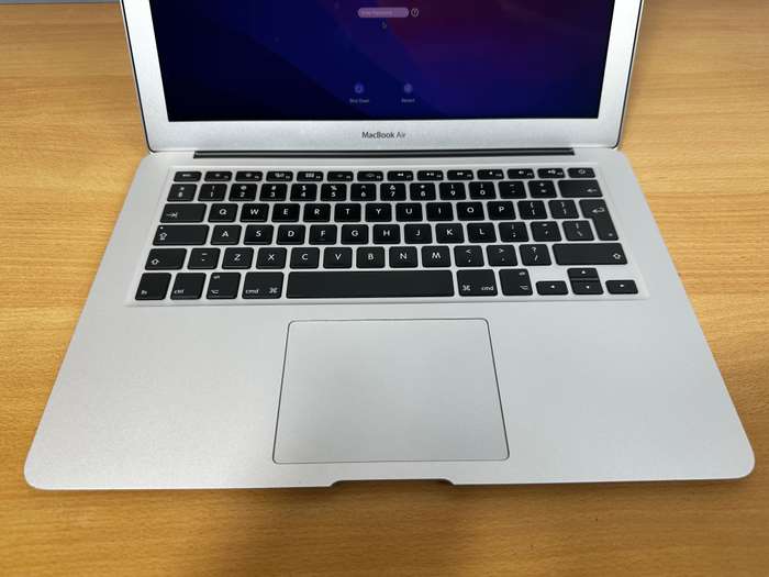 Apple MacBook Air 2017 Core i5 128GB SSD  8GB Ram 13 Display excellent condition