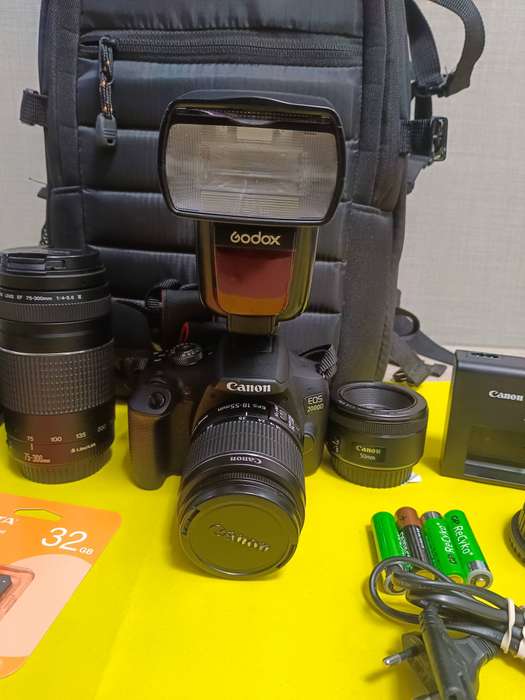 Canon EOS 2000D DSLR Complete Kit