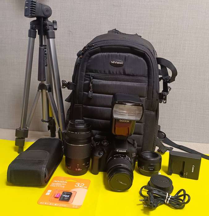 Canon EOS 2000D DSLR Complete Kit
