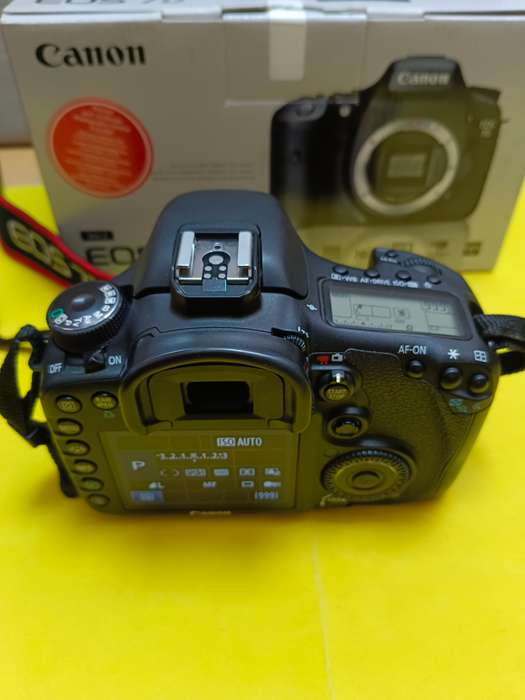 Canon EOS 7D DSLR Camera Kit with Lenses (50mm & 10-20mm)
