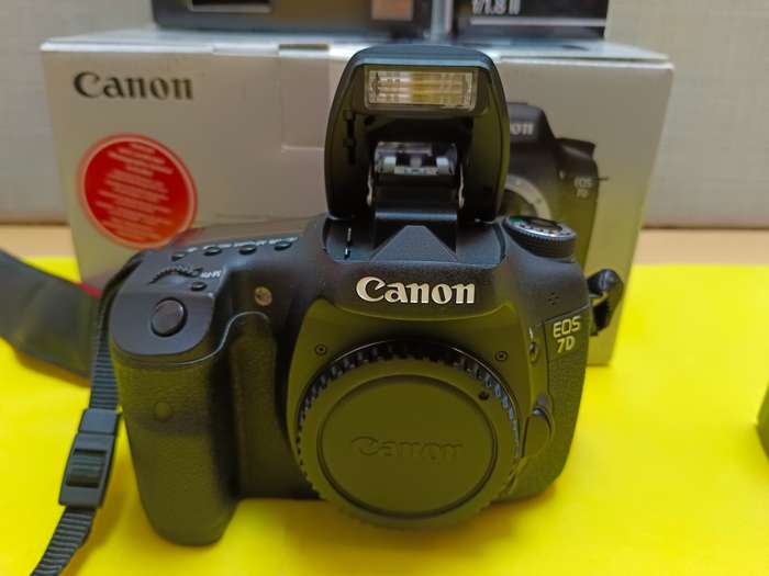 Canon EOS 7D DSLR Camera Kit with Lenses (50mm & 10-20mm)