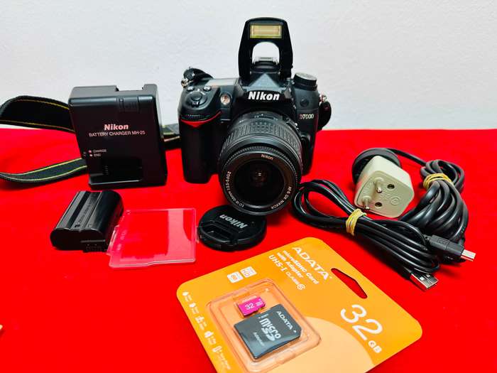 NIKON D7000DSLR Camera Nikon 18-55mm lens  Original Nikon Battery  Original Nikon Charger
