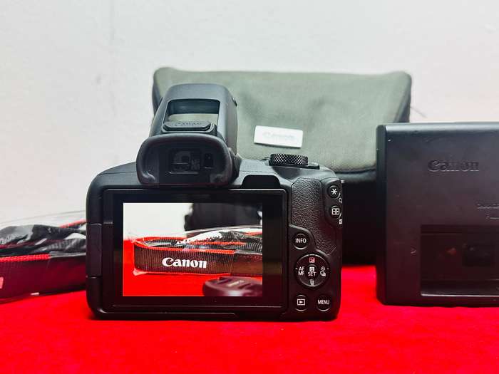 Canon EOS R50 Mirrorless Camera Kit  Like New!