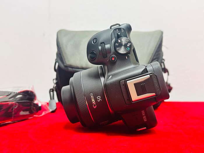 Canon EOS R50 Mirrorless Camera Kit  Like New!