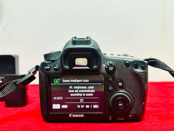Canon EOS 6D Full frame Camera with Canon EF24-105 1:4 L IS STM Lens & accessories