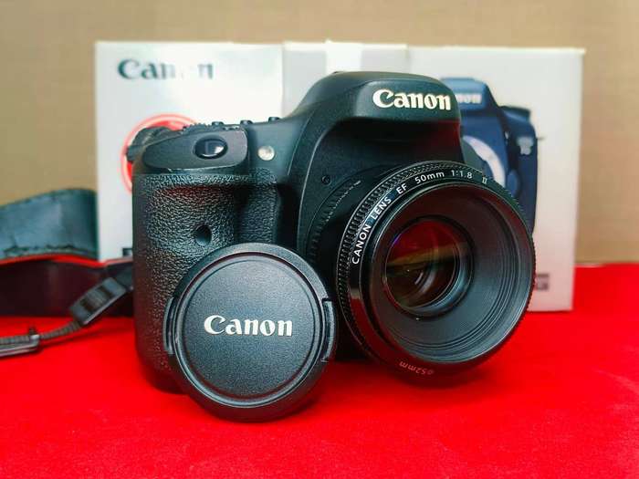 Canon EOS 7D II DSLR Camera Kit