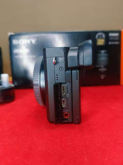Sony Alpha 6400 Mirrorless Camera Kit