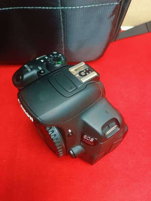 Canon EOS 700D DSLR Camera Kit  Complete Bundle with Lenses & Bag