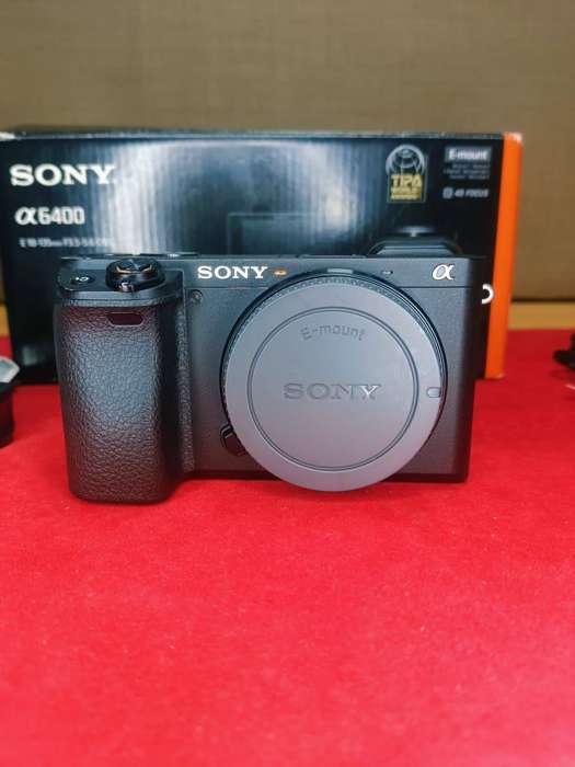 Sony Alpha 6400 Mirrorless Camera Kit