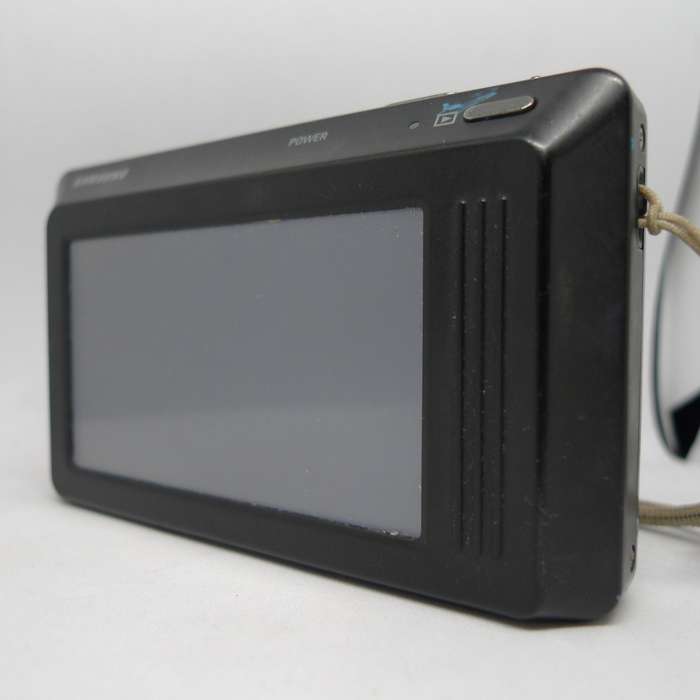 Samsung ST500 Dual Screen - 12.2 Megapixels - 4.6x Optical Zoom