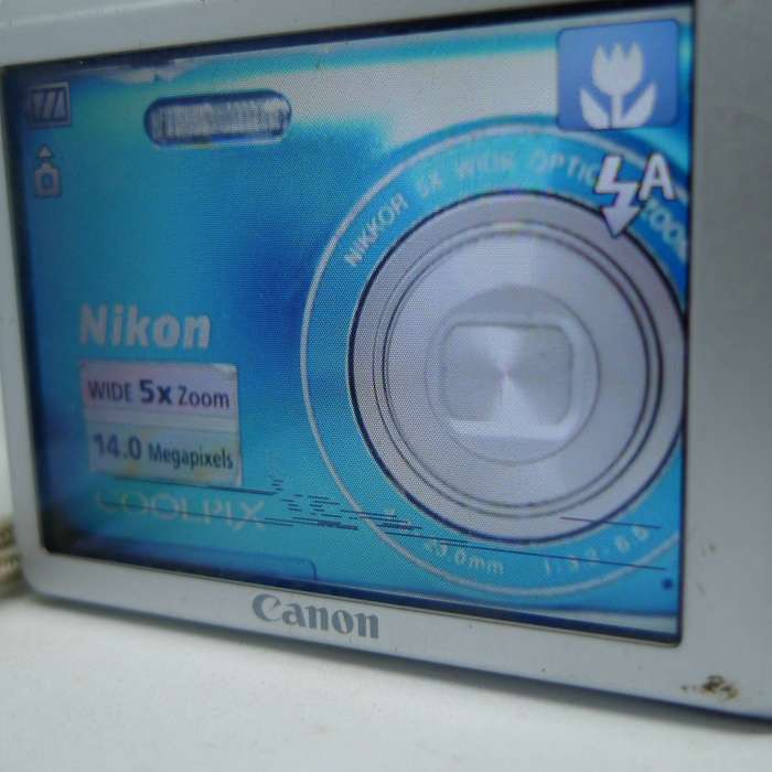 Canon IXUS 105 - 12.1 Megapixels - 4x Optical Zoom