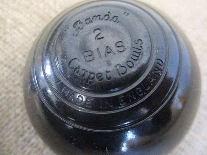 Nice Vintage Banda Mini Carpet Bowls Set In Original Packaging                  Made In England