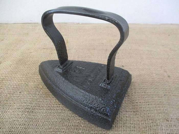 Very Old Vintage Falkirk No 6 Cast Iron Sad Iron