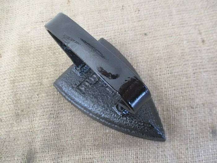 Very Old Vintage Falkirk No 6 Cast Iron Sad Iron