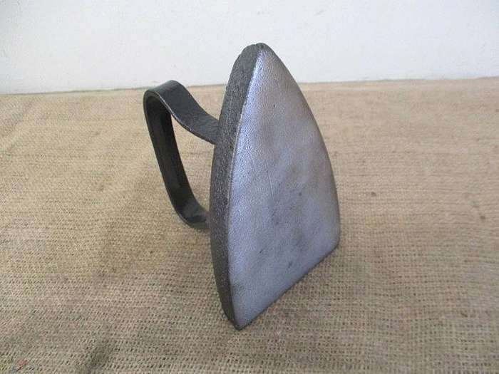 Very Old Vintage Falkirk No 6 Cast Iron Sad Iron