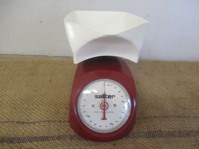 Beautiful Vintage Salter No 511 4kg x 25g Kitchen Scale     Made In South Arica