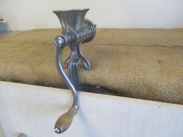 Nice Complete Vintage Husqvarna Reliance No 5 Cast Iron Meat Mincer          Made In Sweden