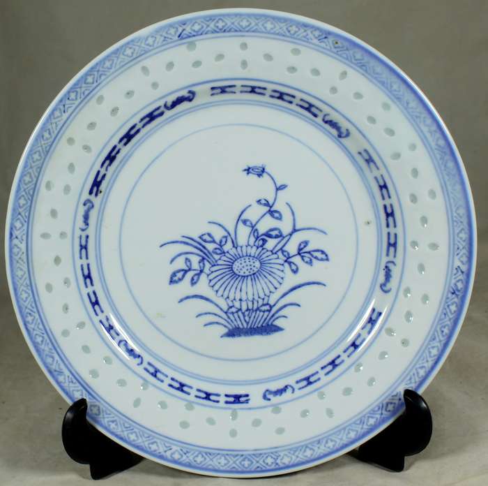 Chinese blue & white plate with flower motif