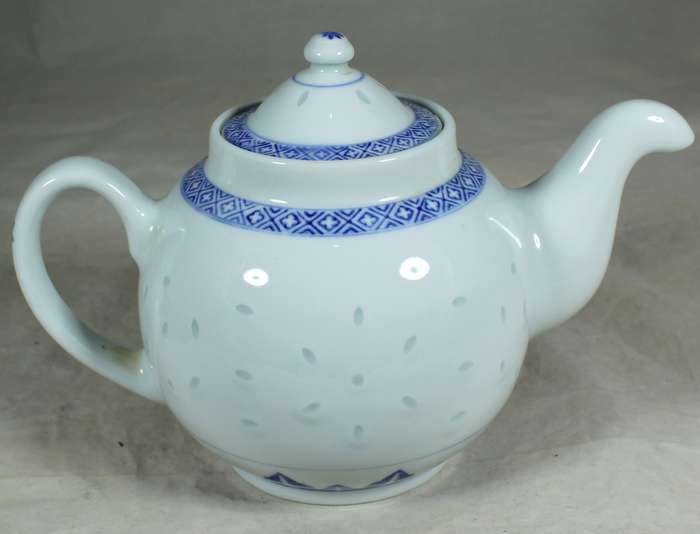 Chinese blue & white tea pot