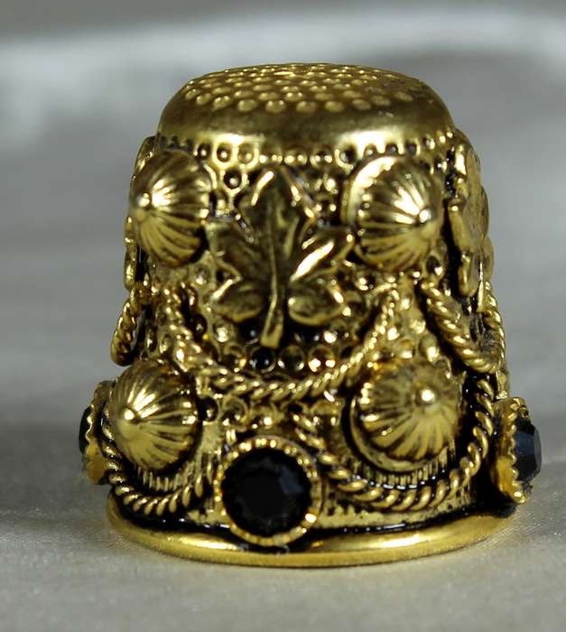 Filigree thimble - gold tone with black stones