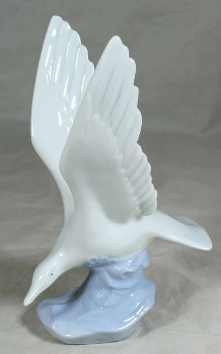 Porcelain seagull