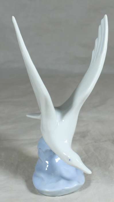 Porcelain seagull