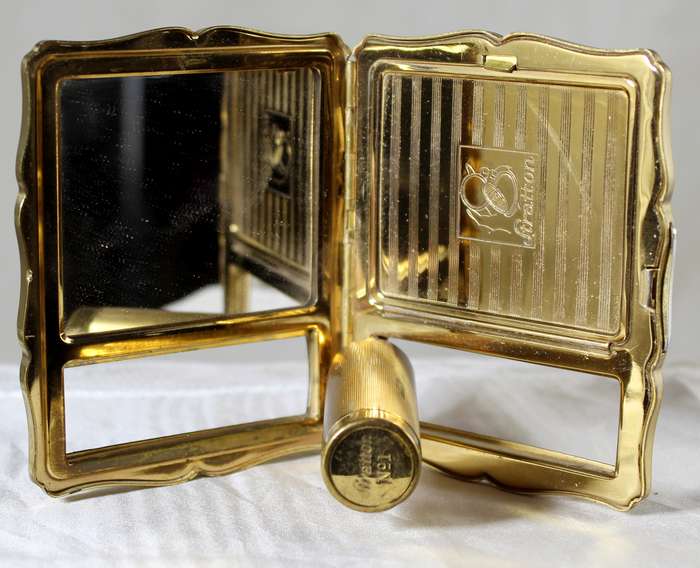 Straton powder & lipstick compact
