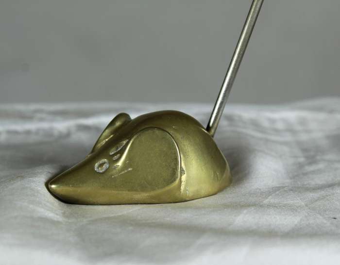 Miniature brass mouse with a tall brass tail