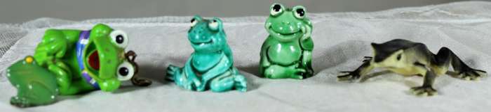 Set of four miniature froggies