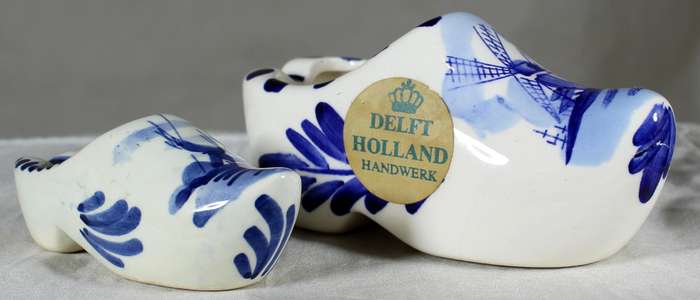 Pair of Delft Holland ashtrays