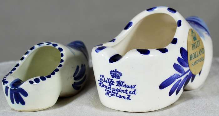 Pair of Delft Holland ashtrays