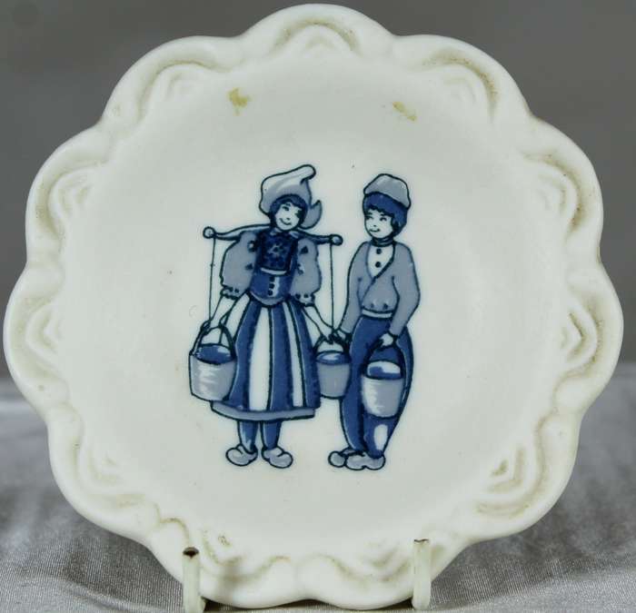 Delft ware ( South Africa) - Miniature display plate on stand