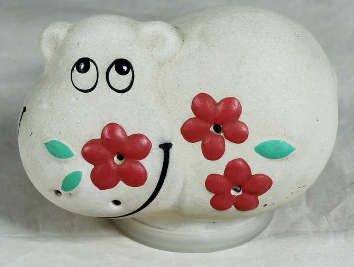 Pomander (Coty) - Smiling hippo