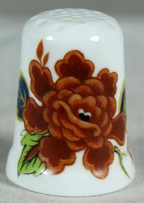 Bone China thimble - Maroon flower - Fenton