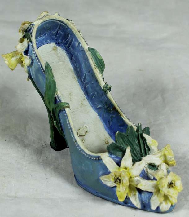 Small molded shoe - blue with flowers