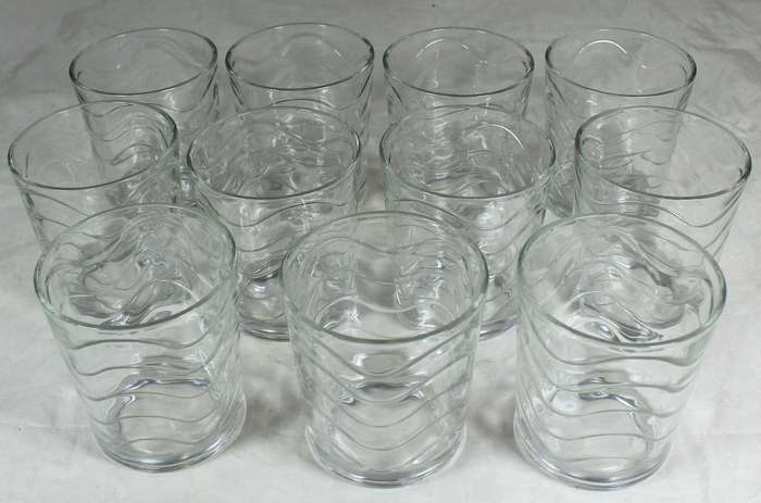 Set of 11 glasses with wave pattern