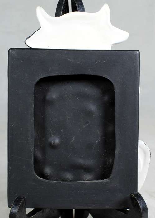 Ceramic cow with notepad
