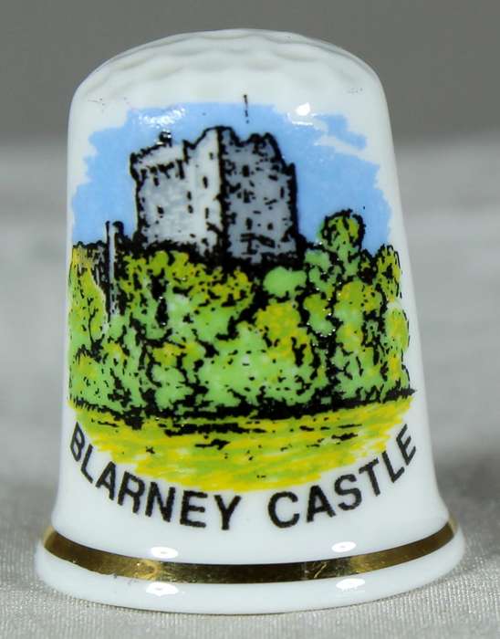 Bone China thimble - Blarney castle - Erin China Ireland