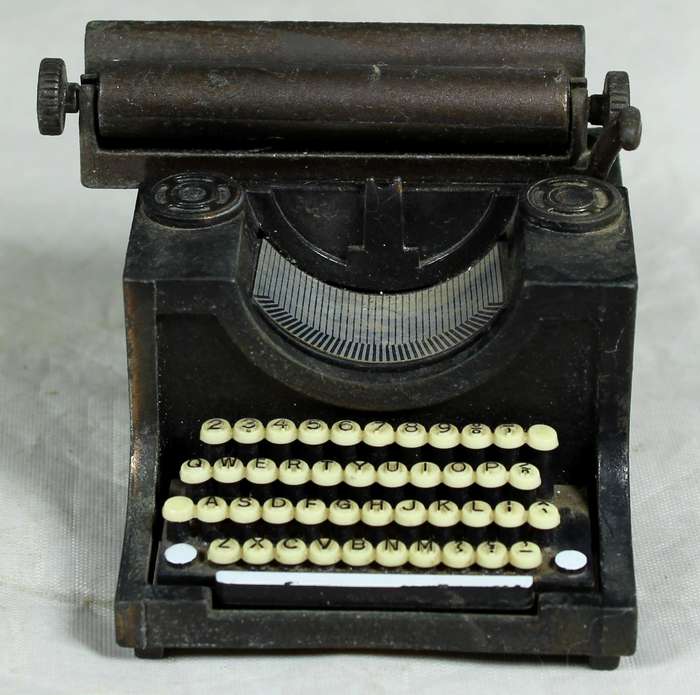 Miniature brass pencil sharpener - Vintage typewriter - Playtime (Italy)