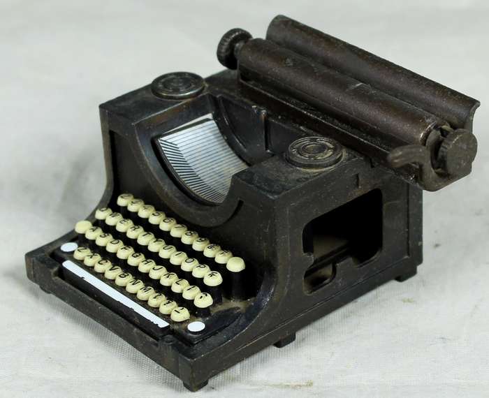 Miniature brass pencil sharpener - Vintage typewriter - Playtime (Italy)