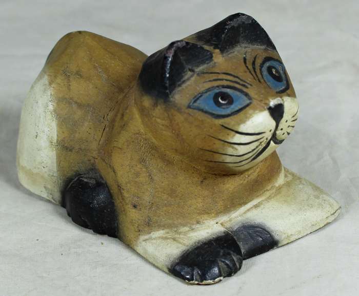 Small wooden cat