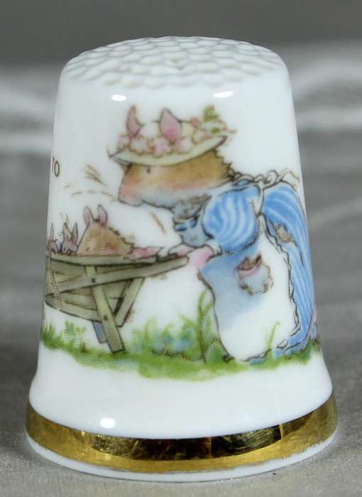 Bone China thimble - Royal Doulton Spring - Jill Barklem 1983 - Mrs Apple